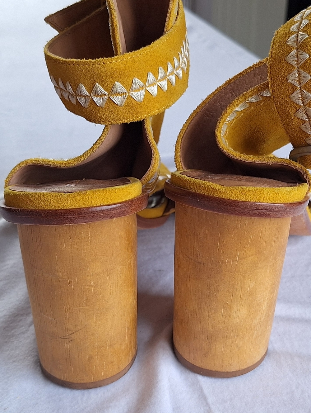 Bernardo Yellow Suede Heeled Sandals Size 10 Ankle Strap Boho Block Heel - Picture 3 of 5